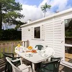 Sous Les Pins 홀리데이파크 4*