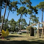 홀리데이파크 Sous Les Pins 4*