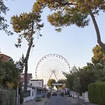 Sous Les Pins 4* רונס-לה-באן