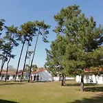 Sous Les Pins ホリデーパーク