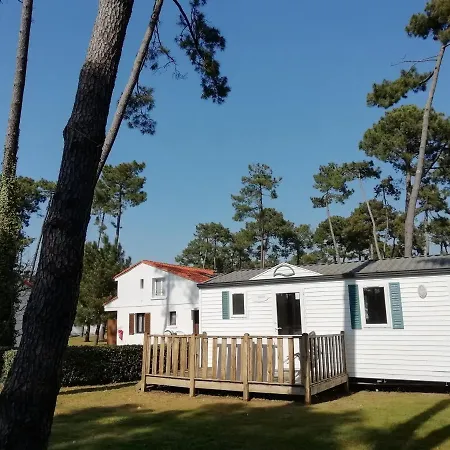 Sous Les Pins Kompleks wypoczynkowy 4*