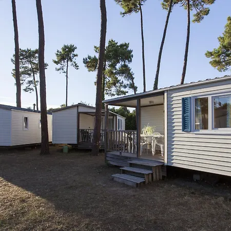 Sous Les Pins Kompleks wypoczynkowy 4*