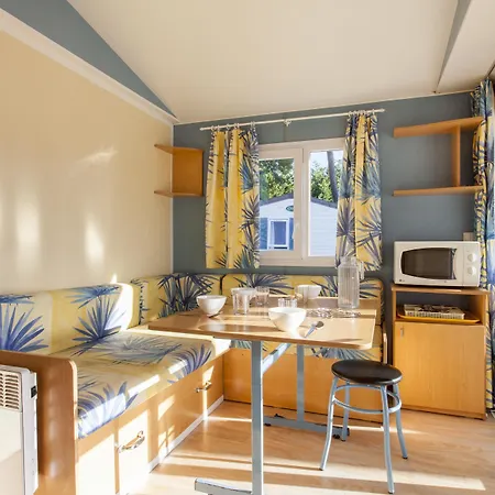 Sous Les Pins Kompleks wypoczynkowy