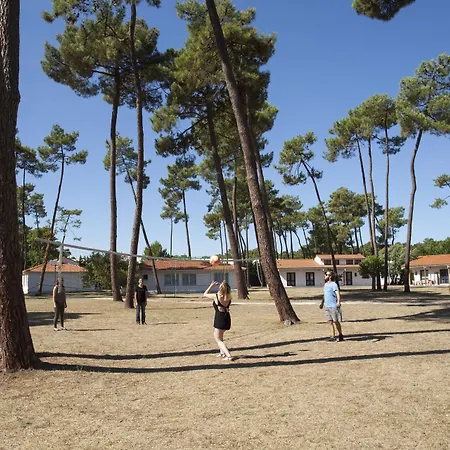 Sous Les Pins База отдыха 4*