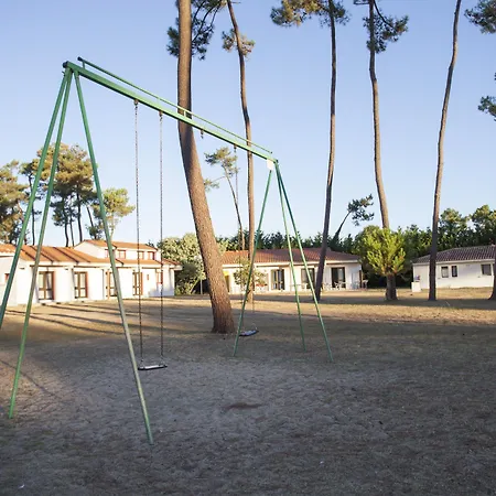 Sous Les Pins Kompleks wypoczynkowy 4*