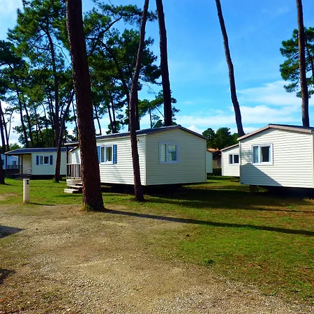 Kompleks wypoczynkowy Sous Les Pins Ronce les Bains