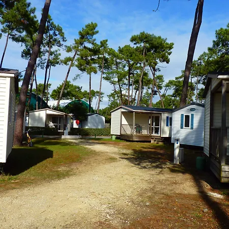 Kompleks wypoczynkowy Sous Les Pins Ronce les Bains