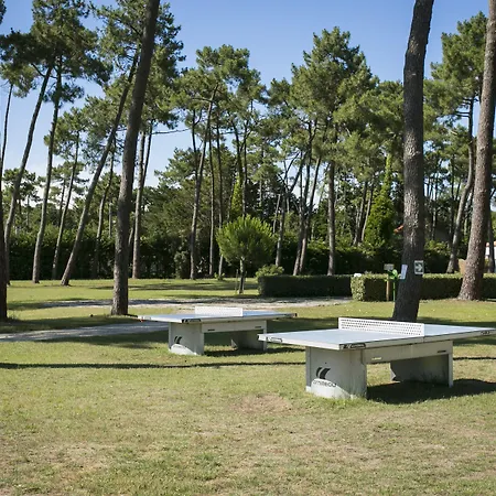 Sous Les Pins База отдыха 4*