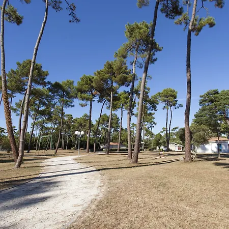 Kompleks wypoczynkowy Sous Les Pins Ronce les Bains