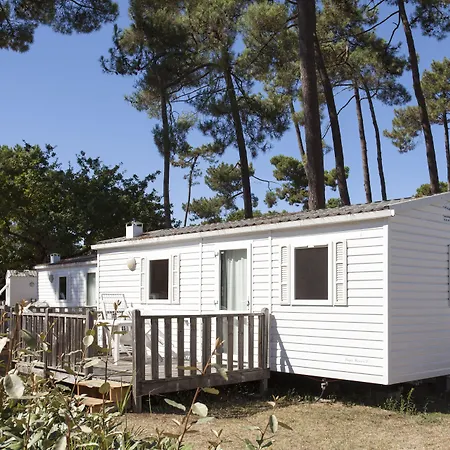 Sous Les Pins Kompleks wypoczynkowy 4*