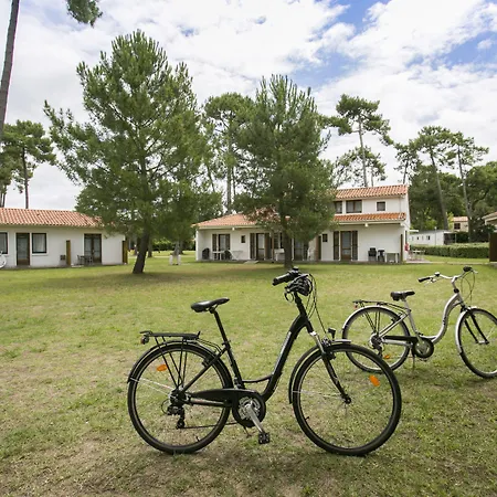 Sous Les Pins Ronce les Bains