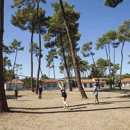 Sous Les Pins Ronce les Bains