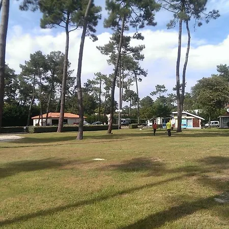 Sous Les Pins Kompleks wypoczynkowy Ronce les Bains