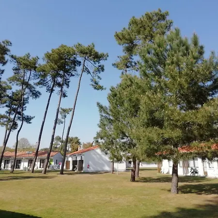 Résidence Sous Les Pins Village de vacances